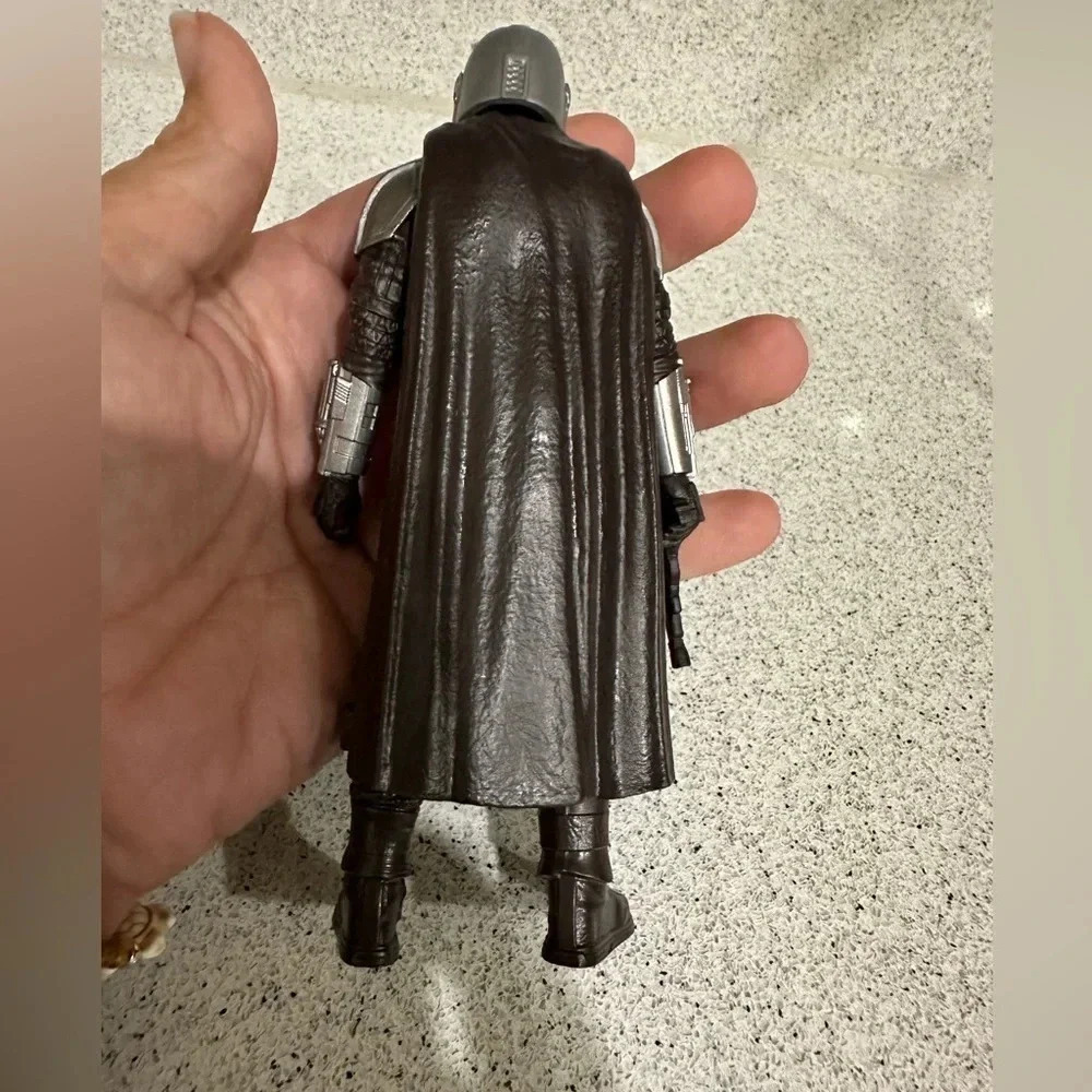 Mandalorian Toy Figure - Picture 3 of 4